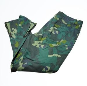 Cabi Clover Island Style Bright Camouflage Style Jeans w Ankle Zippers Size 6
